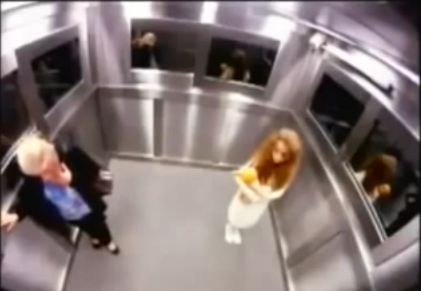 fantasma_bambina_ascensore.bmp